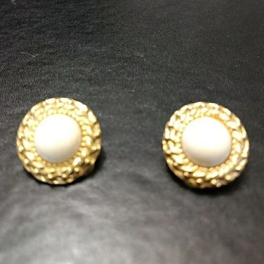 Vintage gold tone clip on earrings